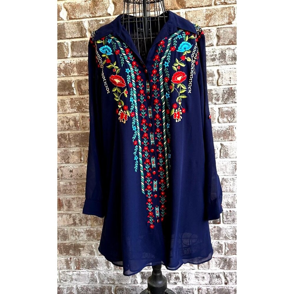 VTG Tunique Tunic Top Medium Floral Embroidery Roll Tab Sleeve Front But…